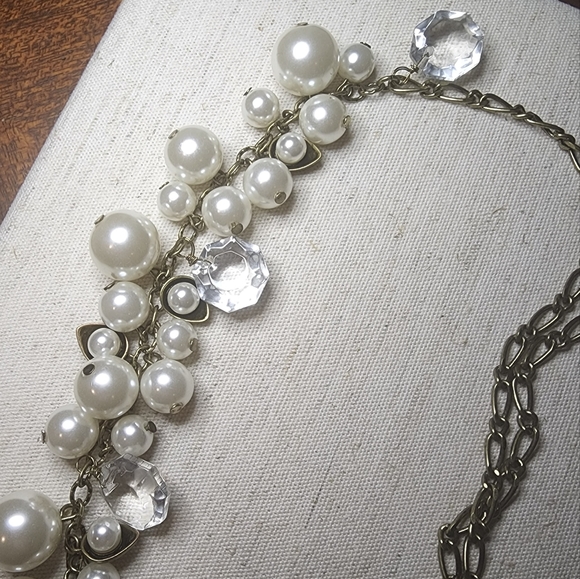 Brushed gold and Pearl Necklace - Picture 3 of 3